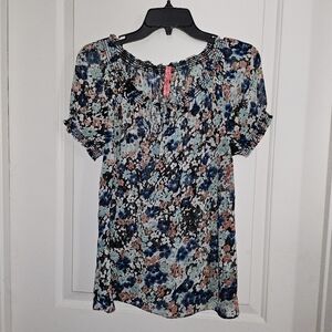 🔥🍍 FIRE SALE! Eight Sixty short sleeve sweetheart neckline floral blouse small